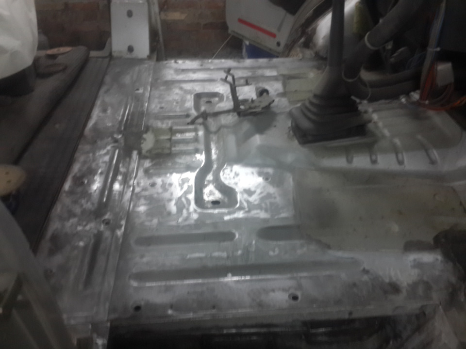 Восстанавливаем пол под передними сиденьями — Ford Transit (6G), 2,4 л ...