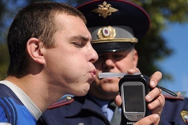 Вас останавливает инспектор ДПС и просит "дунуть в трубочку".(Только ...