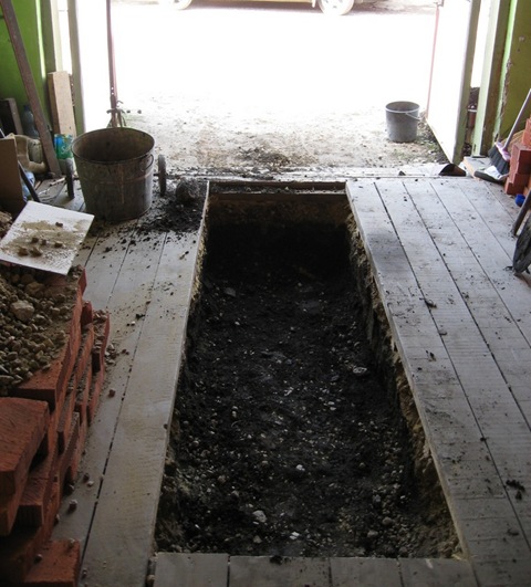 деревянная смотровая яма