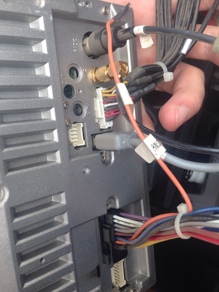 Ребят если тут провода под саб? — Toyota Corolla (160), 1,6 л, 2012 ...