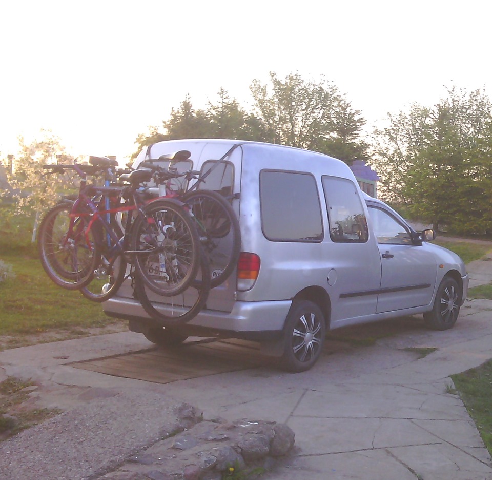 Вело пробег в честь Дня Победы. — Volkswagen Caddy (2G), 1,7 л, 1996 ...