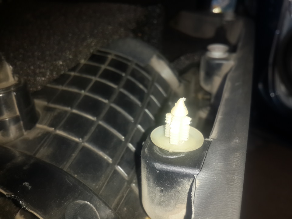 Не плотно прилегает ручка п/п двери — Volvo S80 II, 3,2 л., 2007 года ...