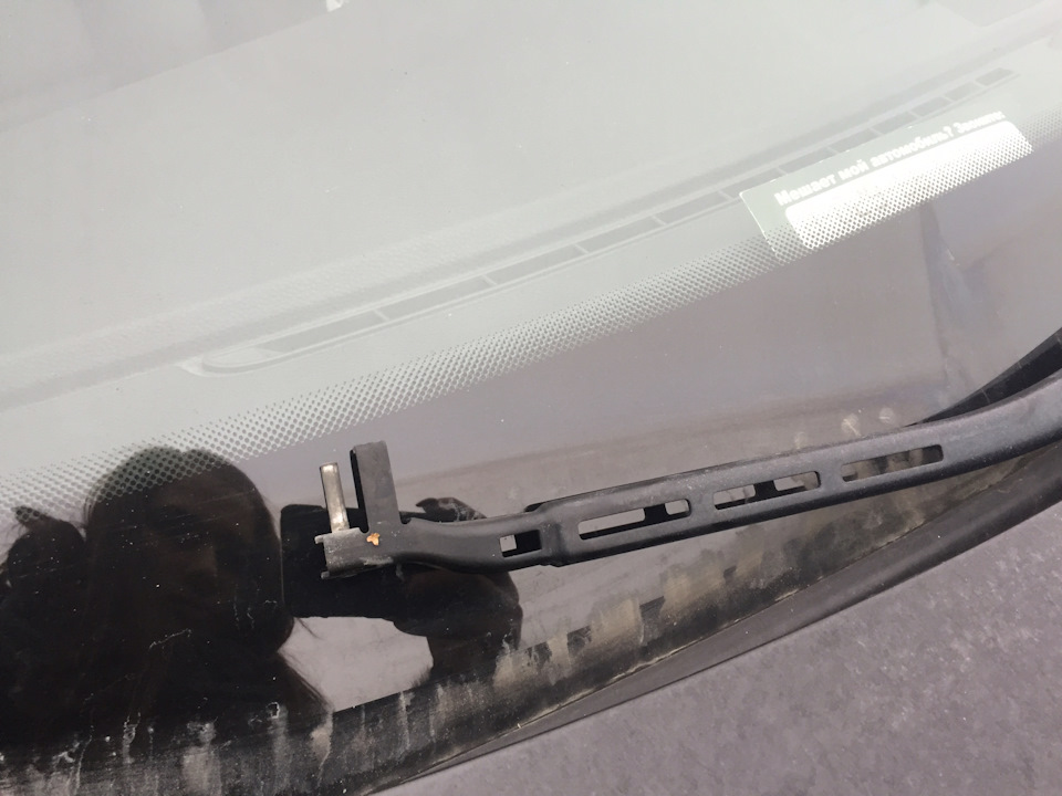 31. Лайфхак)) Замена резинок дворников. — BMW 3 series (E90), 3 л ...