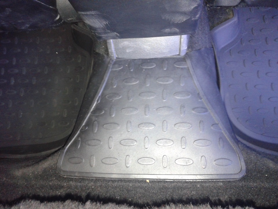 Новые коврики в салон — Volkswagen Polo Sedan, 1,6 л, 2013 года ...