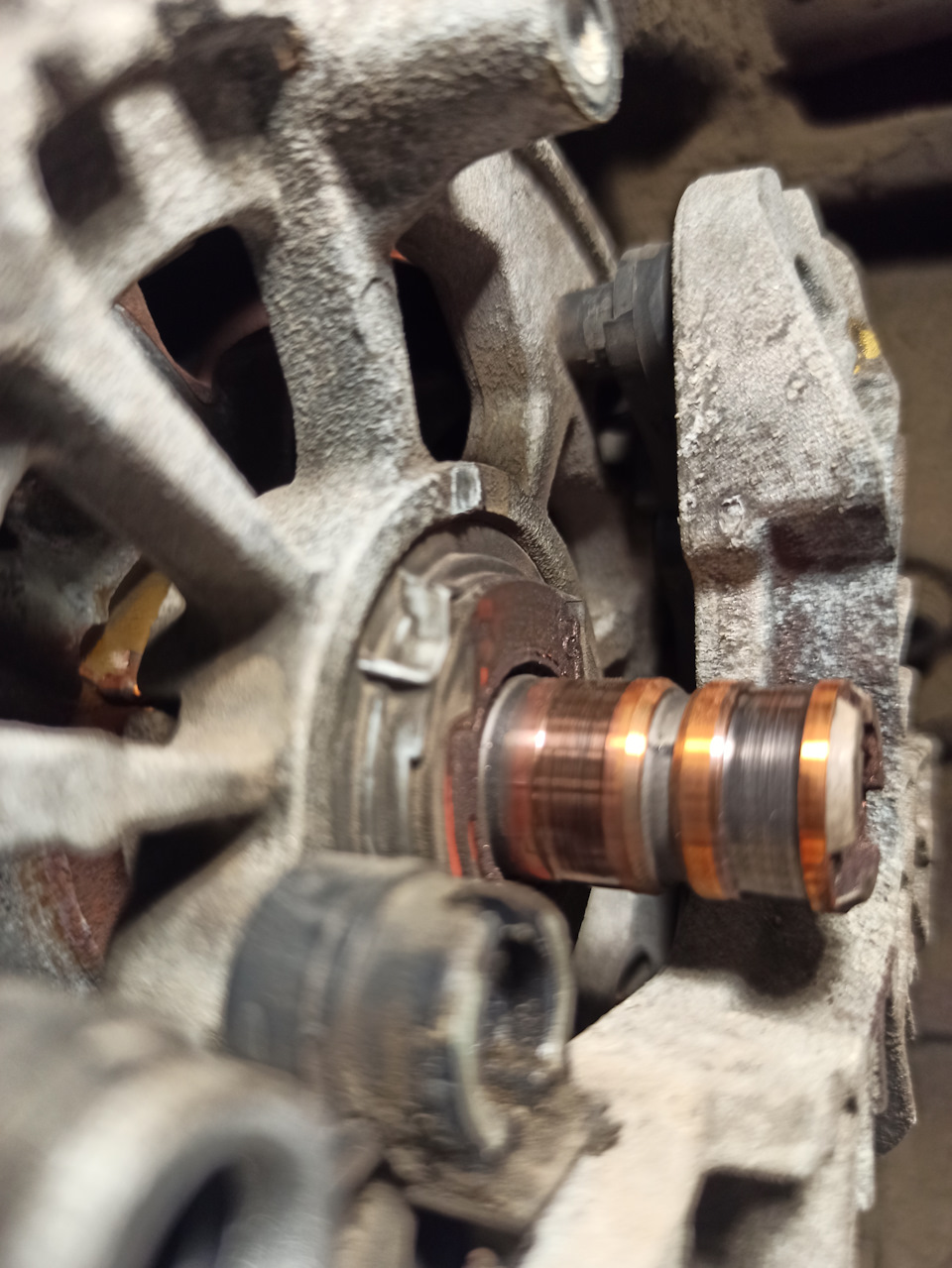 Слабая зарядка и замена щёток генератора — KIA Sportage (2G), 2 л, 2008 ...