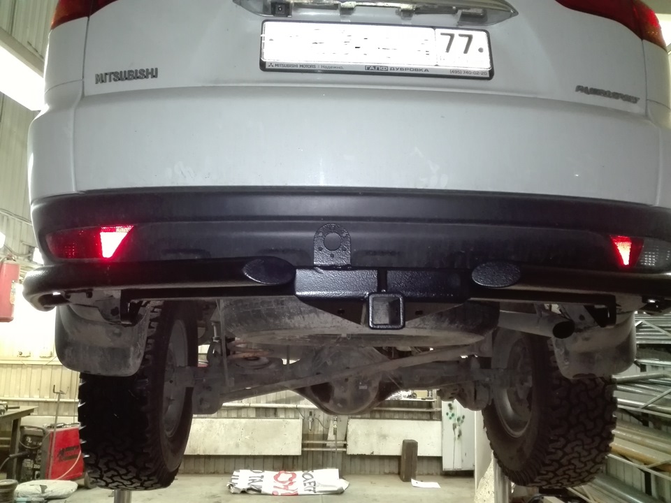 Фаркоп защита бампера. Фаркоп риф Pajero Sport 3. Защита заднего бампера Паджеро спорт 2. Защита бампера Mitsubishi Pajero Sport 2. Фаркоп Митсубиси Паджеро спорт 2.