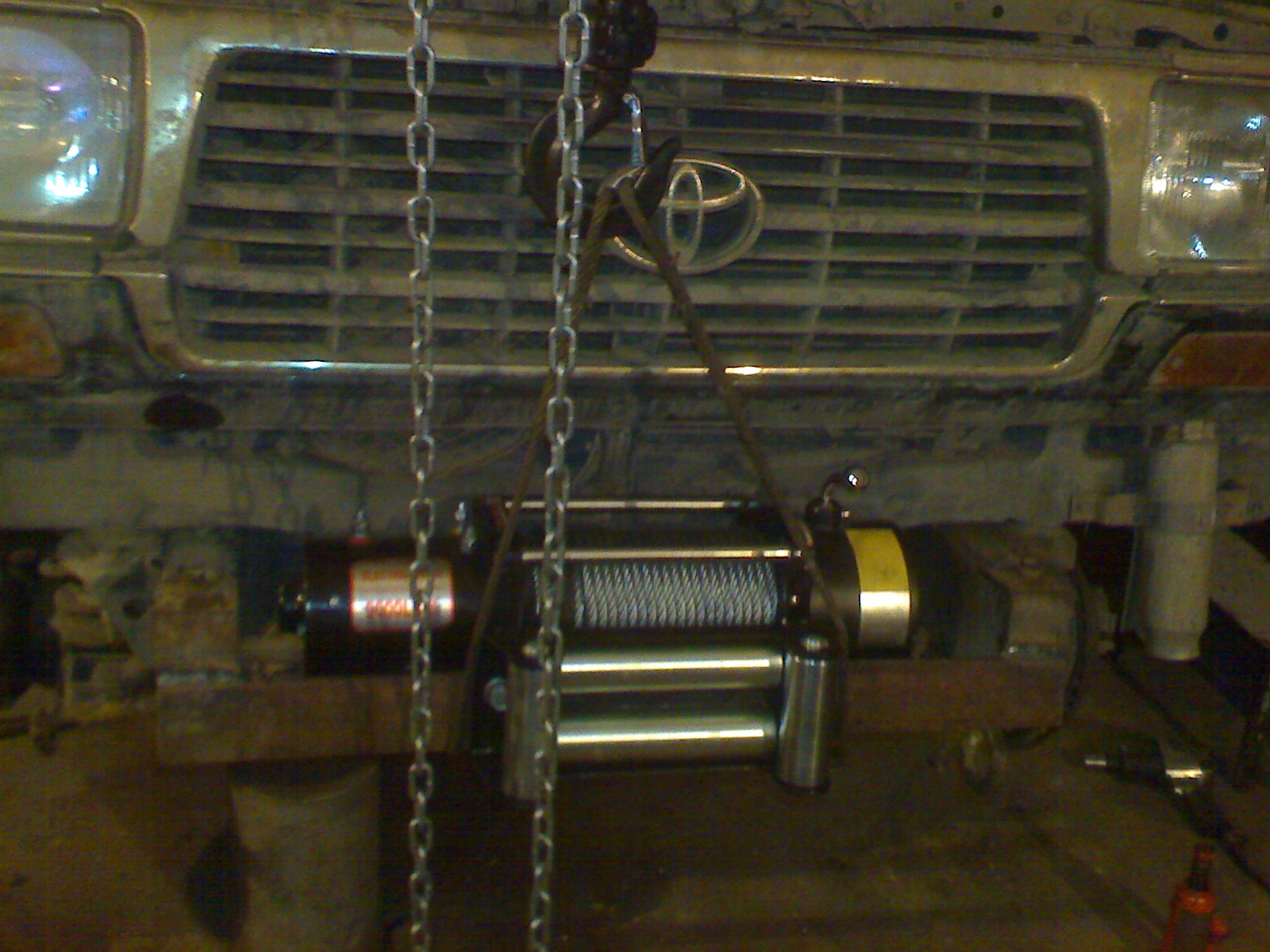 Installation of the Kitava winch  - Toyota Land Cruiser 45 L 1996