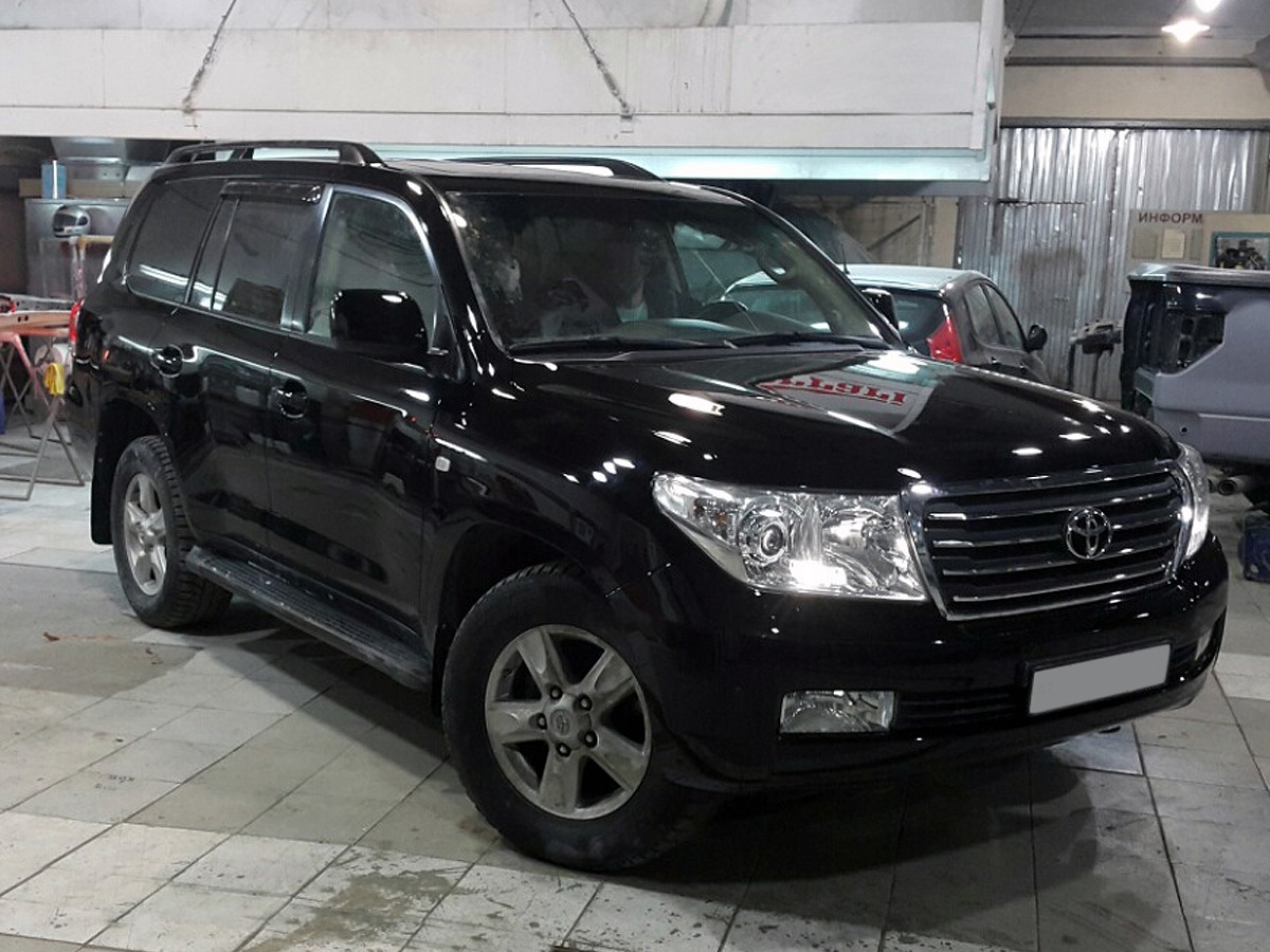 Toyota Land Cruiser 200 с мигалками