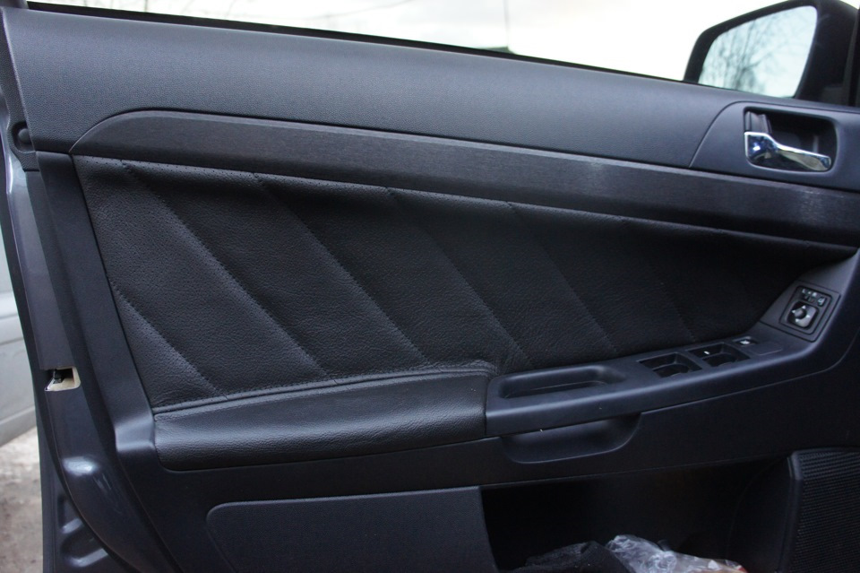 Mitsubishi lancer 10 дверь водительская.