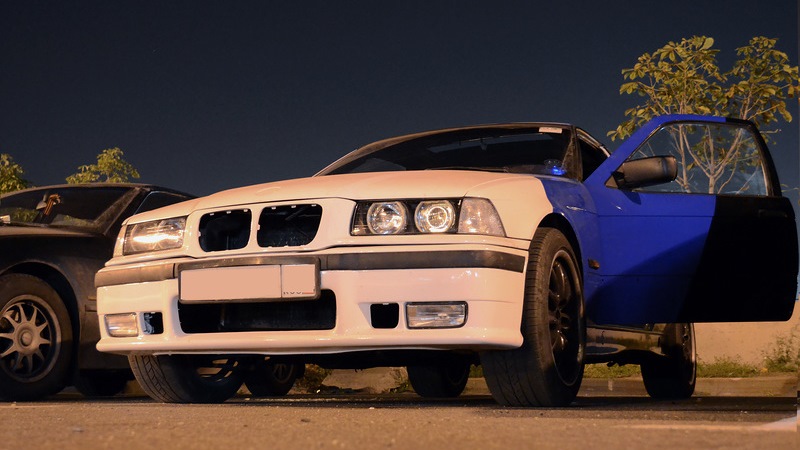 BMW 3 series Compact белый -синий-черный 1.8s