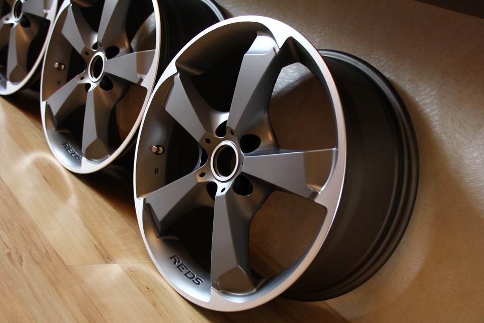 5x17/5x114. Pol. диски reds. Momo reds r16. 1 et30 black polished.