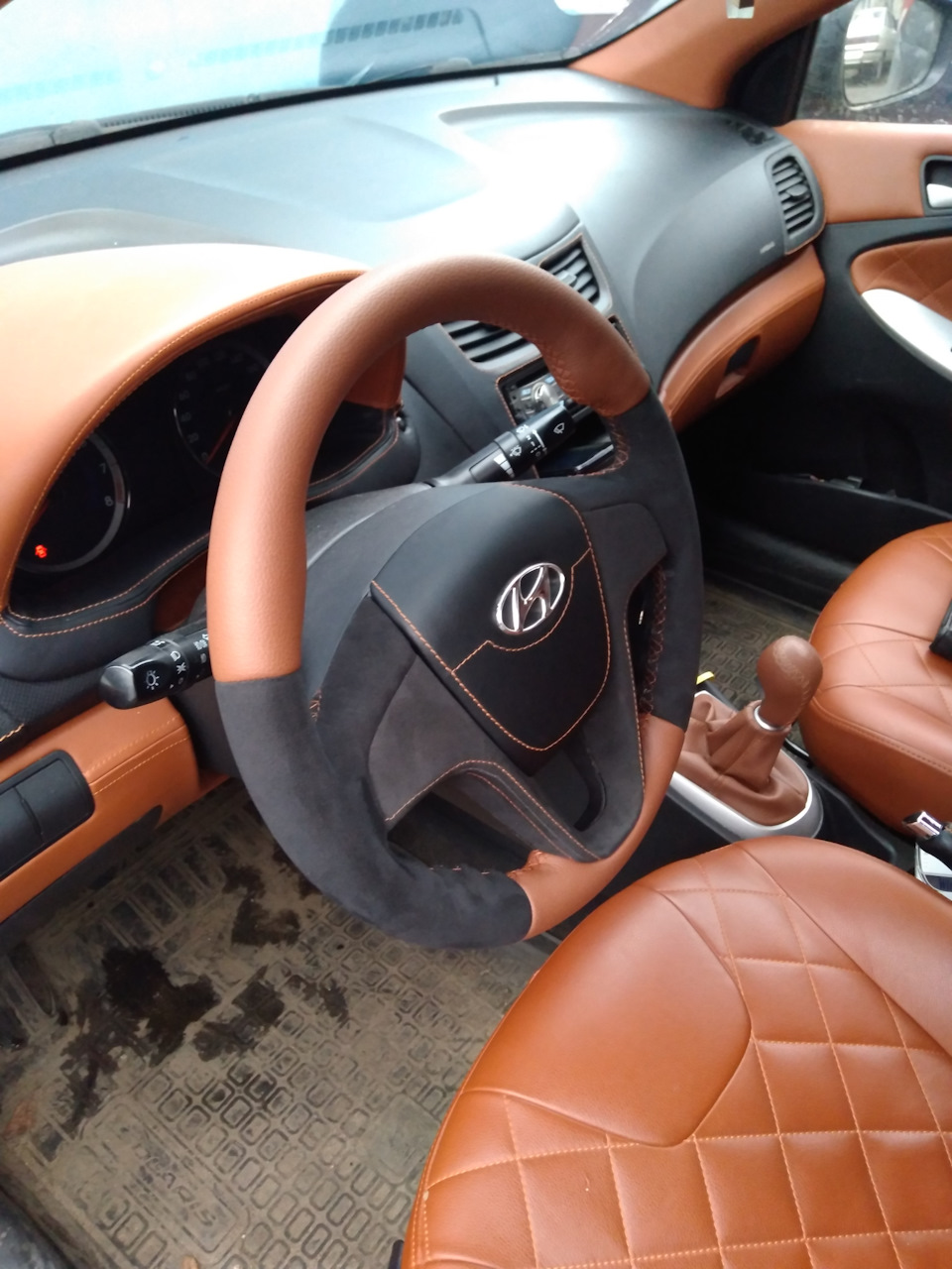 Руль Hyundai Solaris с анатомией и вставками из Алькантары. — DRIVE2
