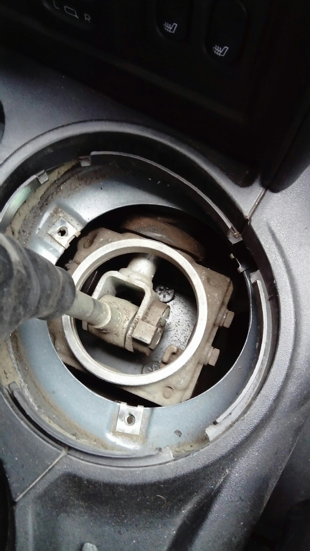 Схема переключения раздаточной коробки chevrolet niva. Нива шевроле пропали передачи. Рычаг кпп нива шевроле. Рычаг переключения раздатки на шевроле нива. Понижайка нива шевроле.