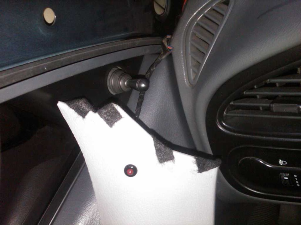 пообклеевал все места что могут вибрировать и со стороны приборки тоже проклеел — Daewoo Sens