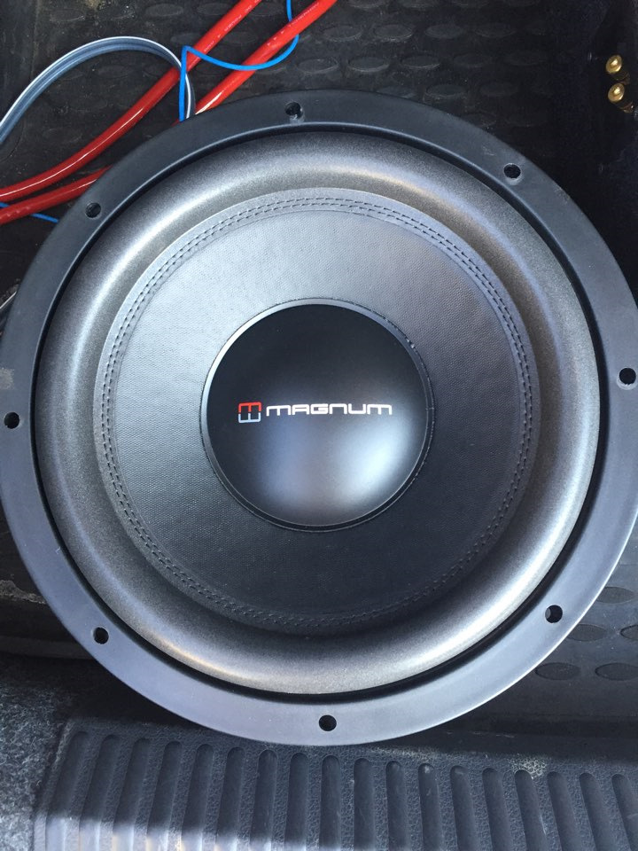 Саб Magnum — Volkswagen Polo Sedan, 1,6 л, 2012 года | автозвук | DRIVE2