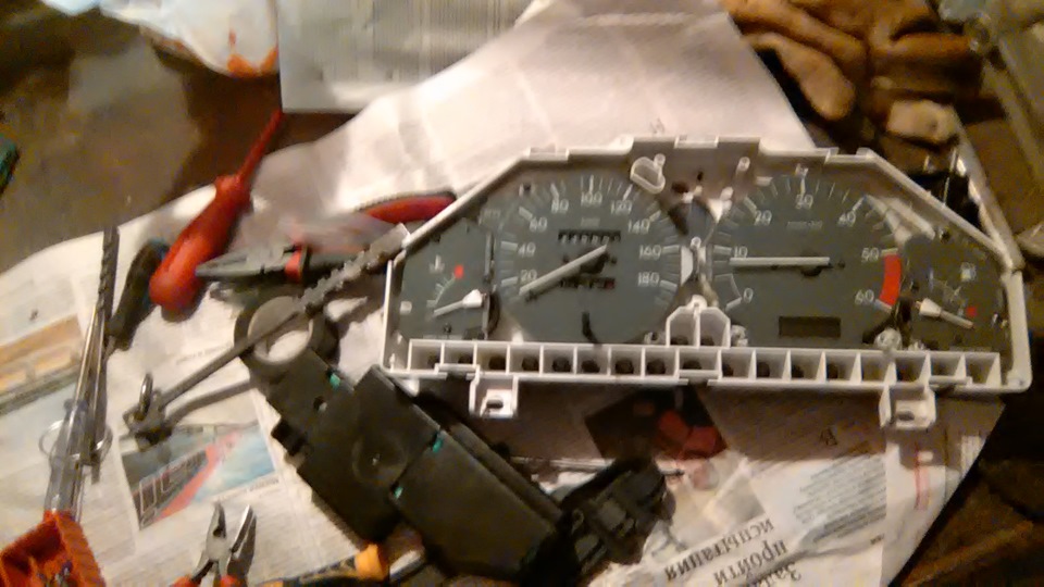 Замена ламп подсветки спидометра — Peugeot Partner, 1,9 л, 1998 года ...