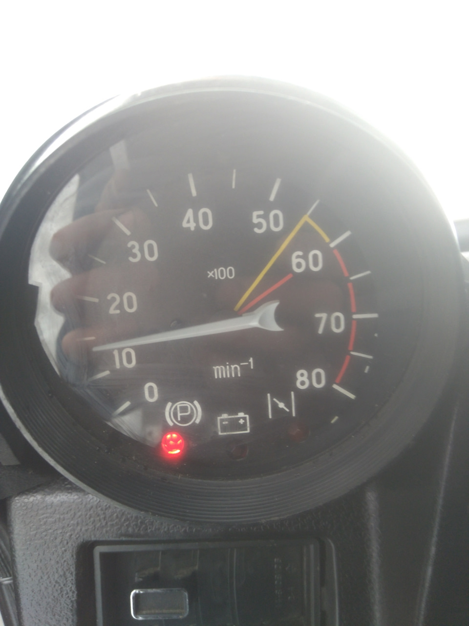 Подключена подсветка тахометра и лампа "поднятого ручника". — ГАЗ 31029 ...