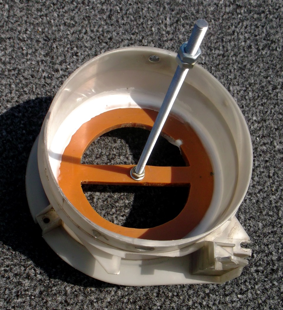 Установил резьбовой пруток М6, закрепил 2мя гайками. — Audi 100 (C4)