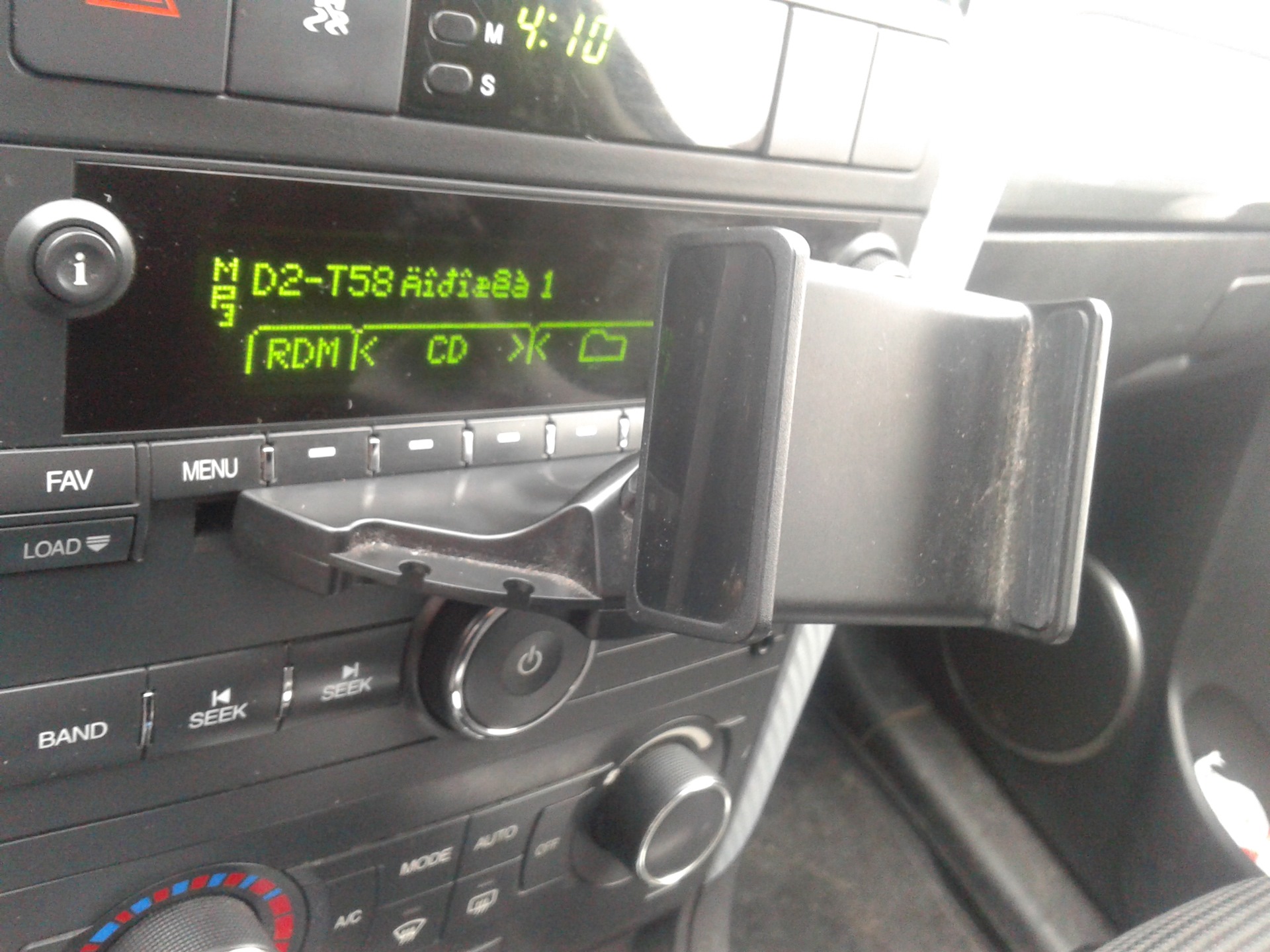 Держатель телефона в CD слот — Chevrolet Captiva (1G), 3,2 л., 2007 ...