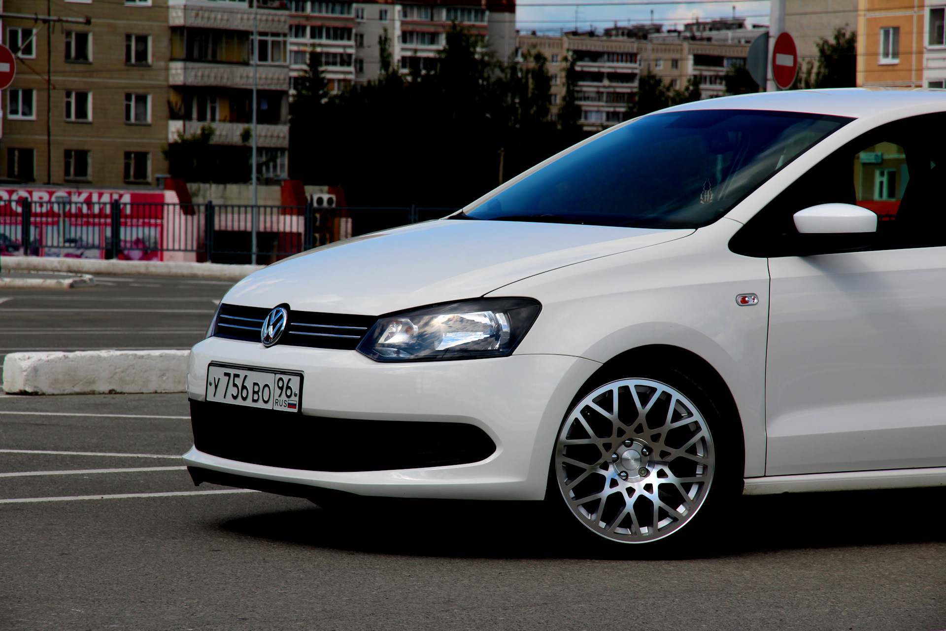 Фольксваген поло на английском. Volkswagen Polo sedan 2012. Фольксваген поло седан 2012. Volkswagen Polo sedan 1.6. Volkswagen Polo 2012 года.