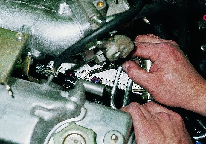 Как поменять форсунки ваз 2114 инжектор 8 Чистка топливной системы - Lada 21102, 1,5 л, 2004 года визит на сервис DRIVE2