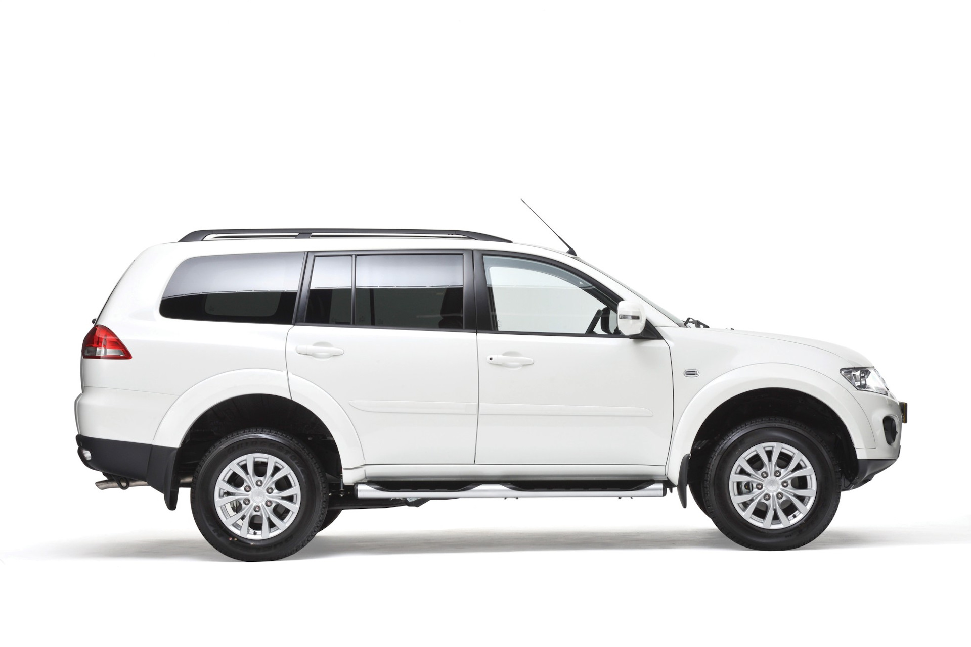 как снять поперечный рейлинг mitsubishi pajero sport как снять поперечный рейлинг mitsubishi pajero sport