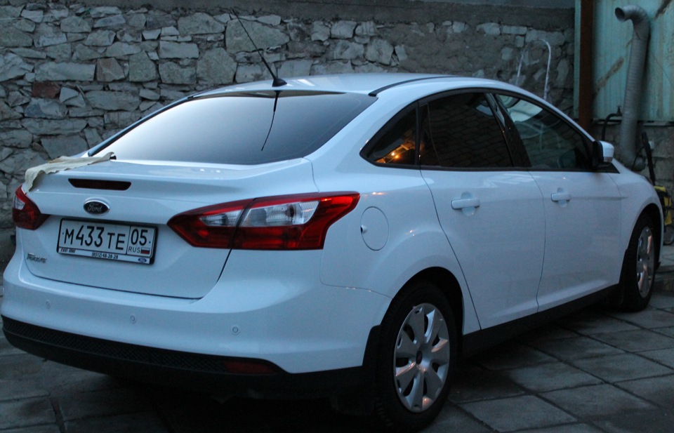 Р‘РµР»С‹Р№ Ford Focus 3 sedan