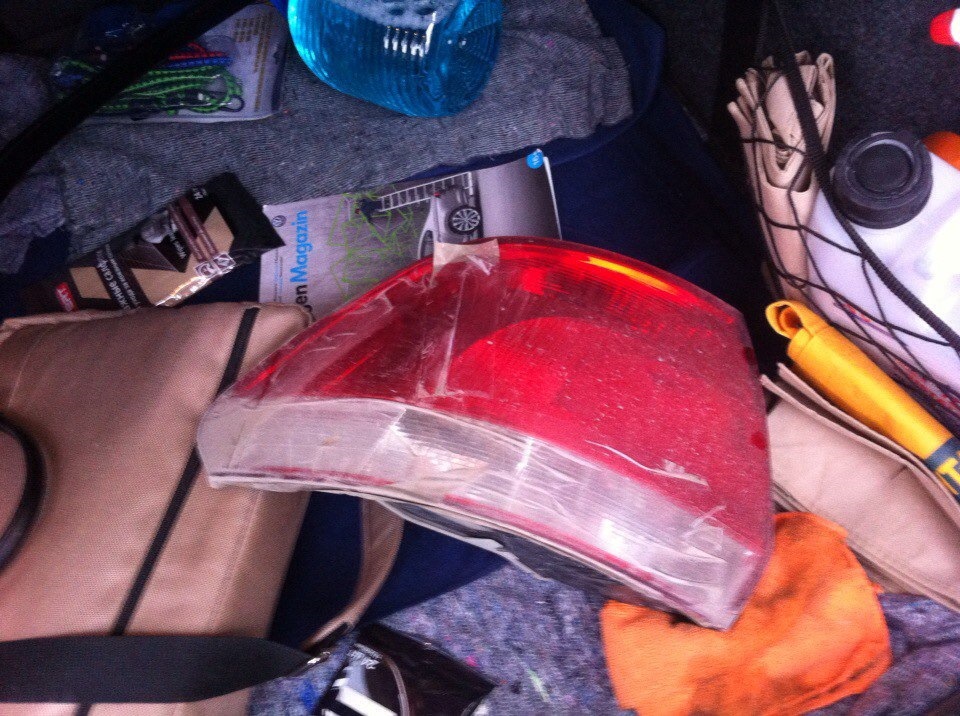 заменил фонарь — Volkswagen Polo Sedan, 1,6 л, 2014 года | ДТП | DRIVE2