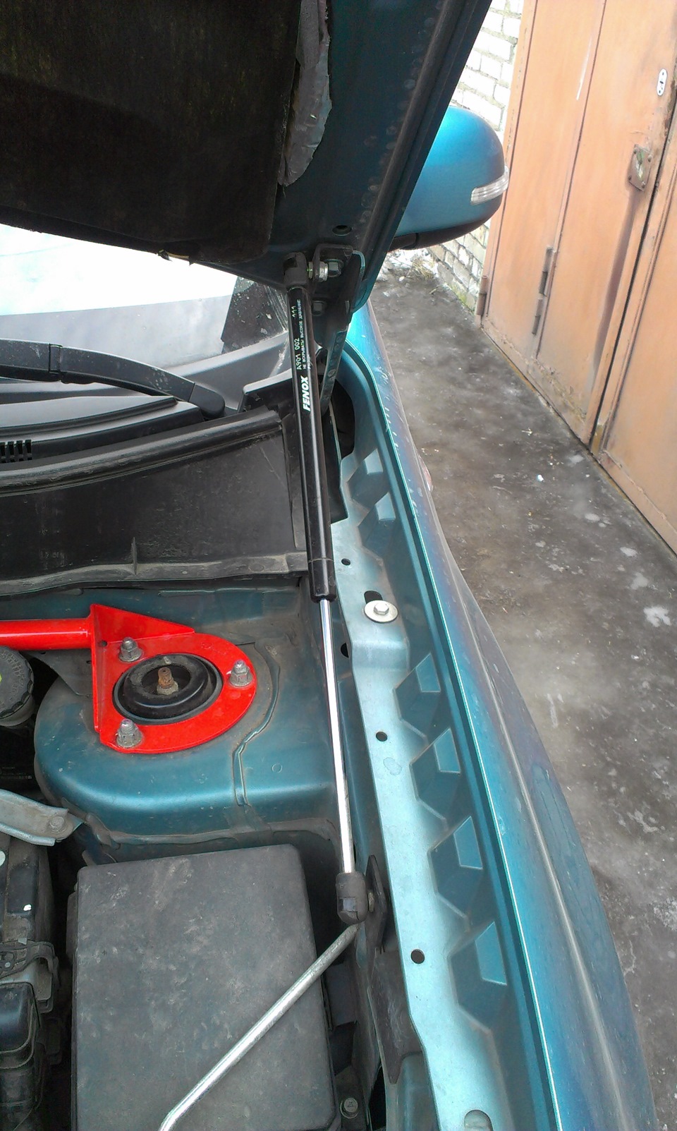 Амортизаторы капота — Mitsubishi ASX, 1,8 л, 2010 года | аксессуары ...