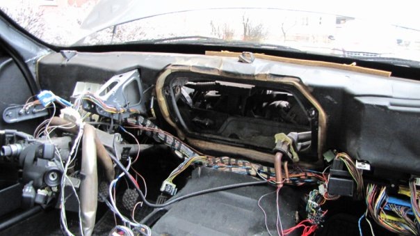 Это фото не моё но здесь всё видно — BMW 3 series (E36)