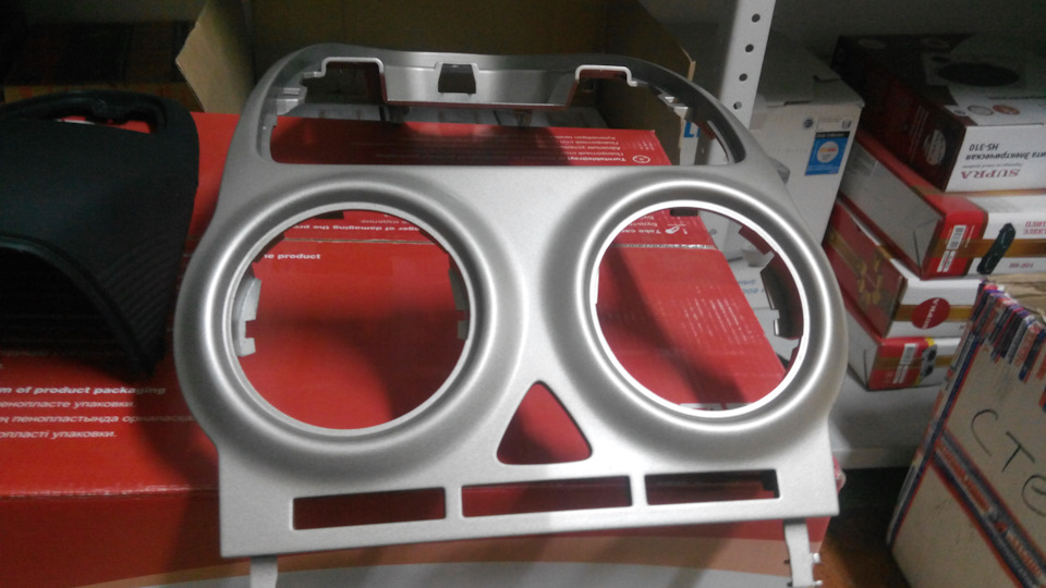 Рамка консоли. Пригодится если нужна замена цвета или устанавливаются штатные подогревы седух. Состояние отличное. Цена 1000 + пересыл. — Opel Corsa D