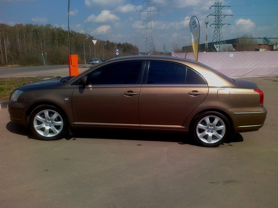 Toyota Avensis rays r17