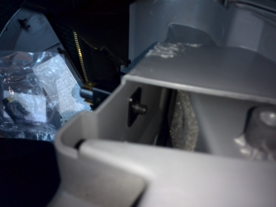 не работал свет в бардачке НИЧЕГО МЕНЯТЬ НЕ НАДО — РАСТЯНИ ПРУЖИНУ И ...