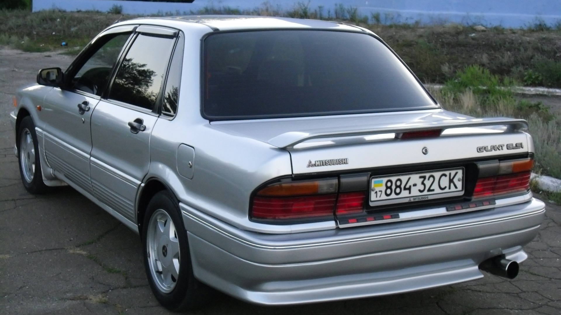 Mitsubishi galant задний. Митсубиси Галант 6. Митсубиси Галант 6 поколение 1991. Mitsubishi Galant 6 бампер. Мицубиси Галант 6 лифтбек.