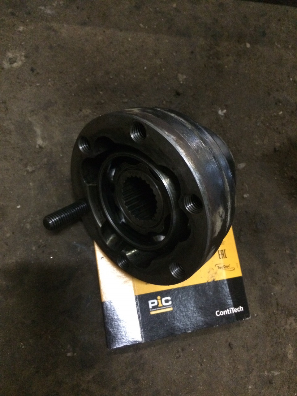 300260км: Сайлентблок и сальник редуктора, подвесной, масло КПП и снова ...