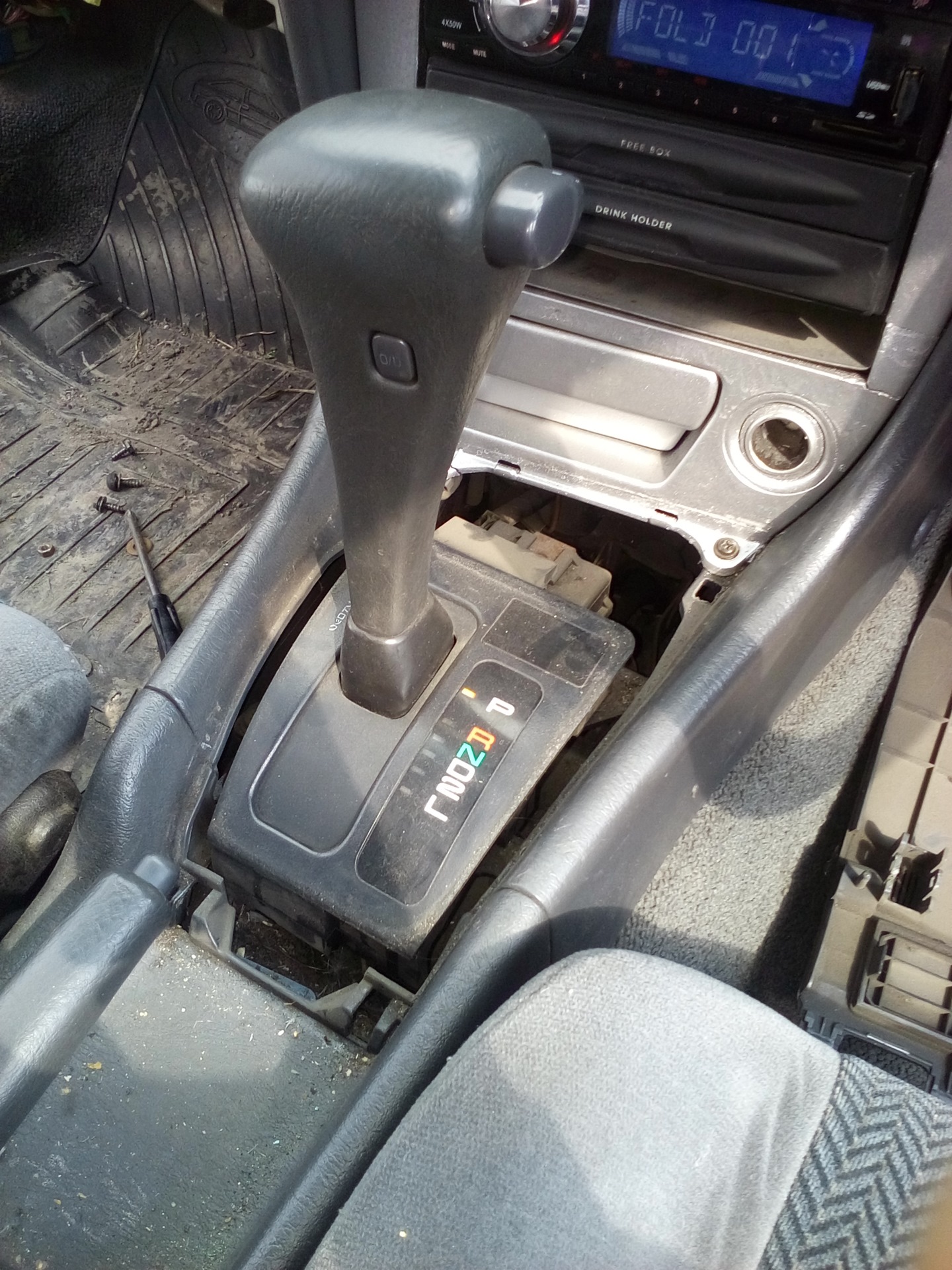 Подключение сабвуфера. Разбор цетральной консоли. — DRIVE2