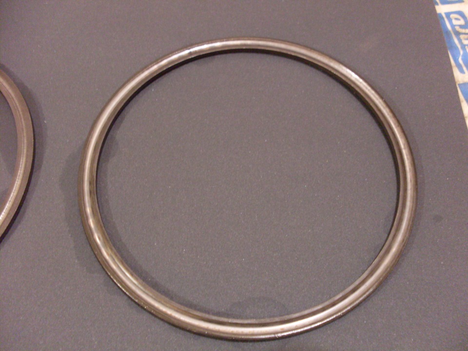 старая обойма — Audi 100 (C4)