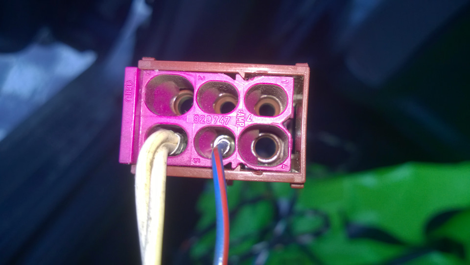 Штекер, ответной части которого не было — Audi 100 (C4)