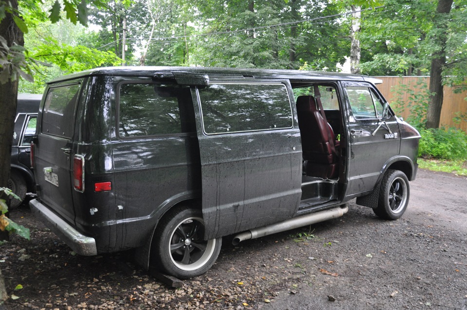 Chevrolet van dodge Ram van