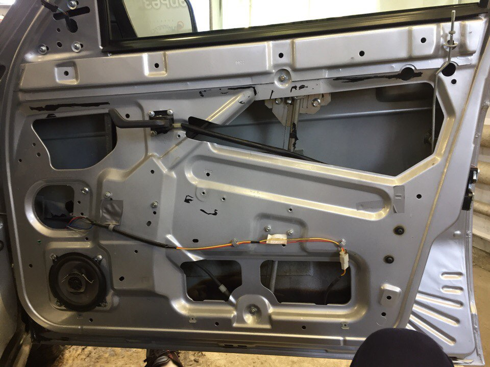 Установка SE зеркал, шумоизоляция передних дверей и переделка задних ...