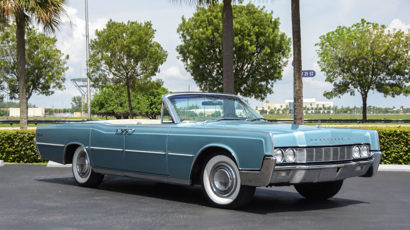 Lincoln Continental 1966 Convertible