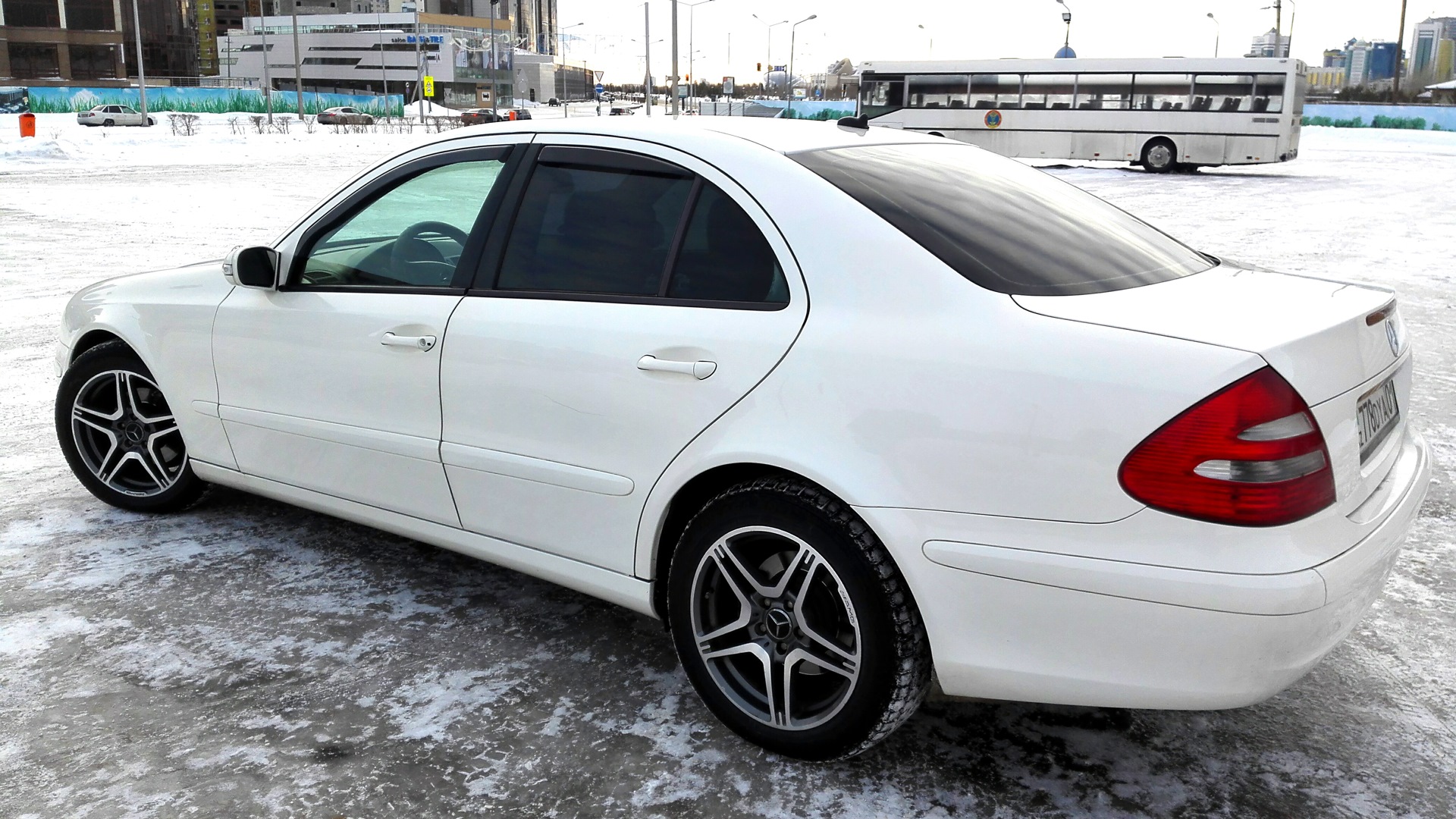 Mercedes-Benz E-class (W211) 1.8 бензиновый 2005 | Красивый Белый Мерседес  на DRIVE2