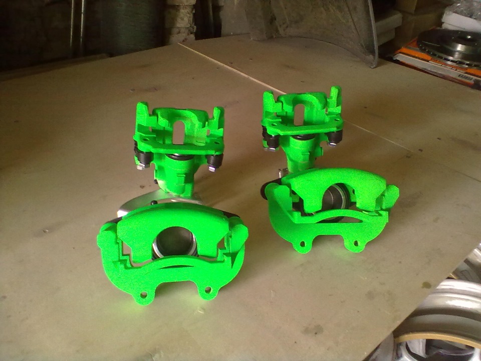 Покраска суппортов люминесцентной краской (салатик) — Lada Приора седан ...