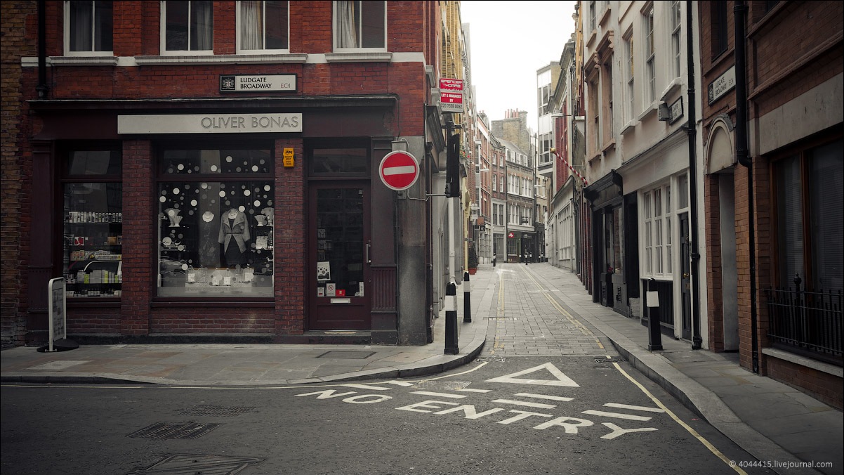Обычный лондон. Улицы Лондона. Лондон улица Болтонс. Англия Лондон улицы. Strand улица в Лондоне.