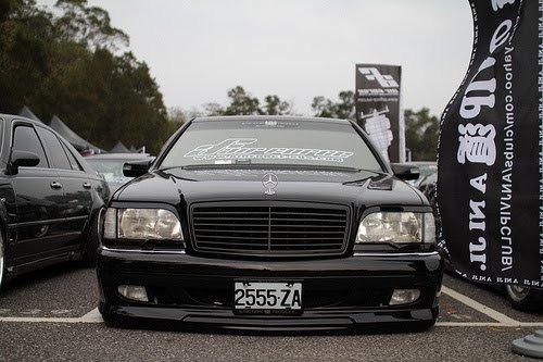 Тайвань мерседес. Mercedes w140 Yakuza. Тойота Краун якудзы. W140 якудза. Японская мафия авто.