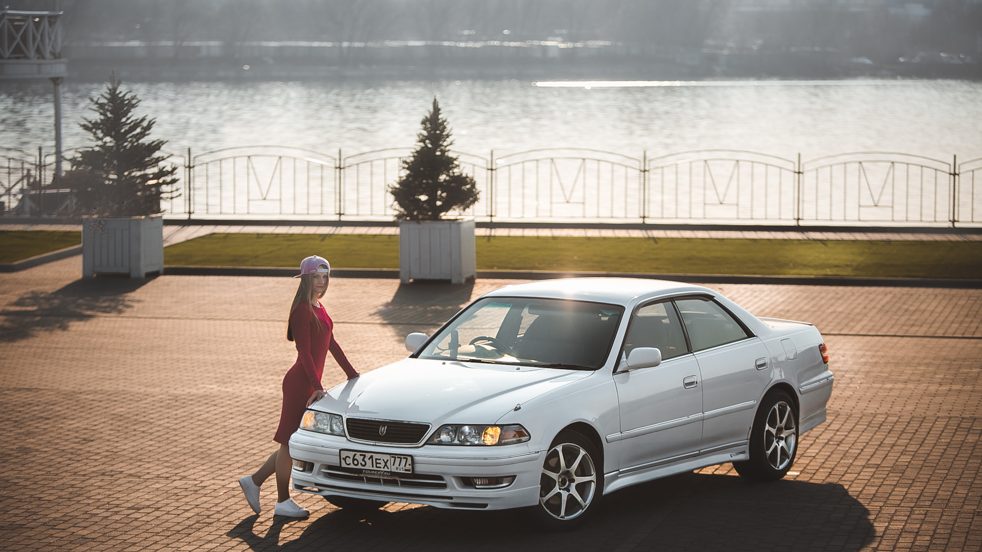 Вечерний фотосет Toyota Mark