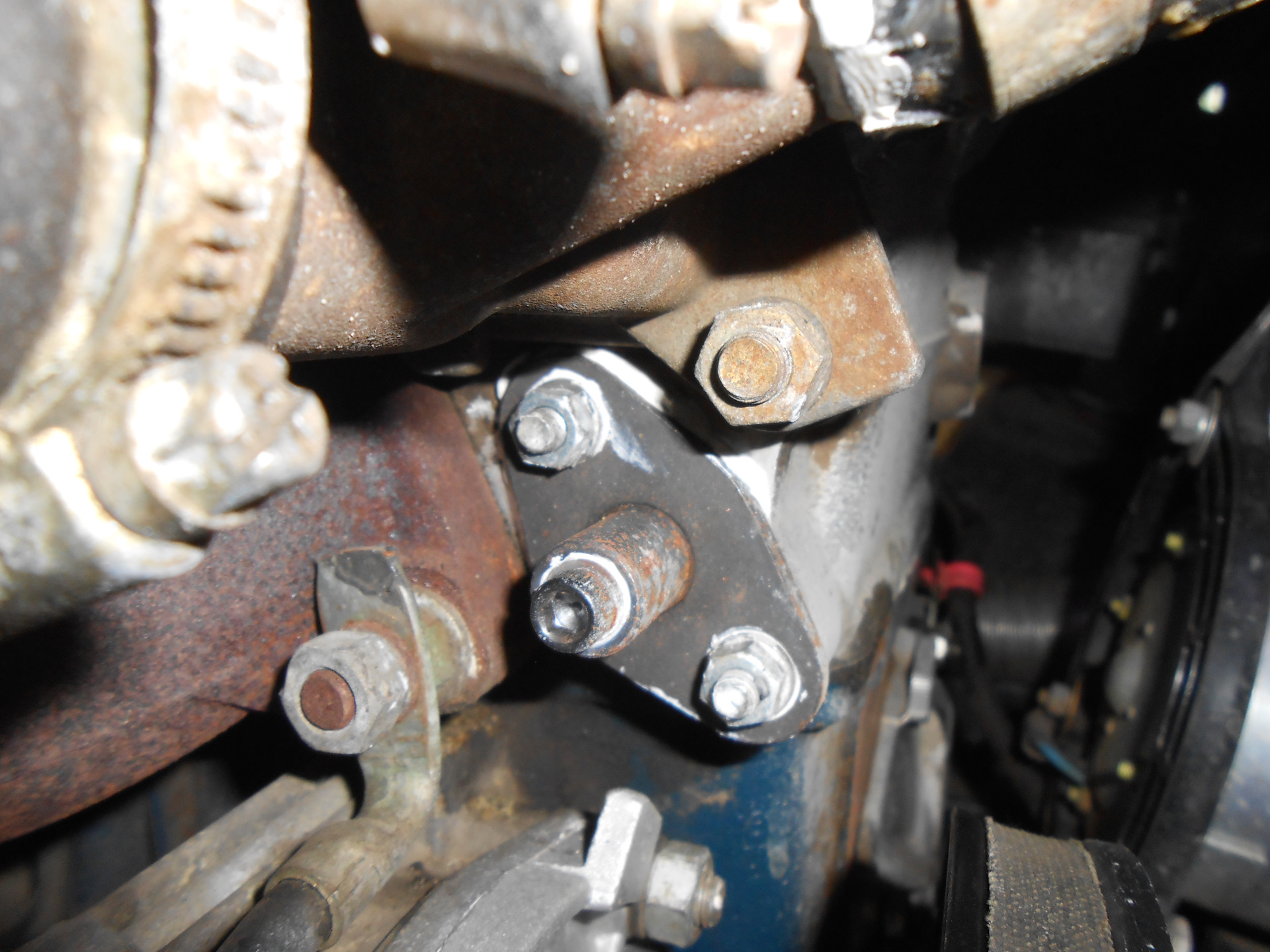 Водянная помпа, термостат, натяжитель цепи ГРМ(автомат) и патрубки ...