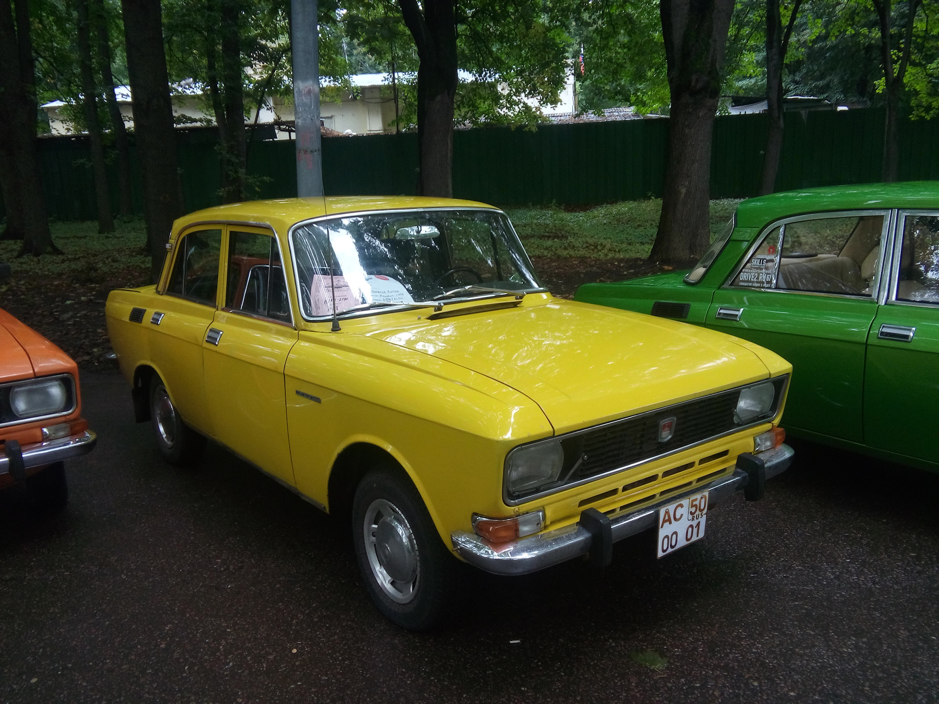 Ваз азлк. Москвич 2140 в цвете крон. Москвич 2140 цвет коррида. Москвич 2140 цвет пихта. Москвич 2140 цвет Таврия.