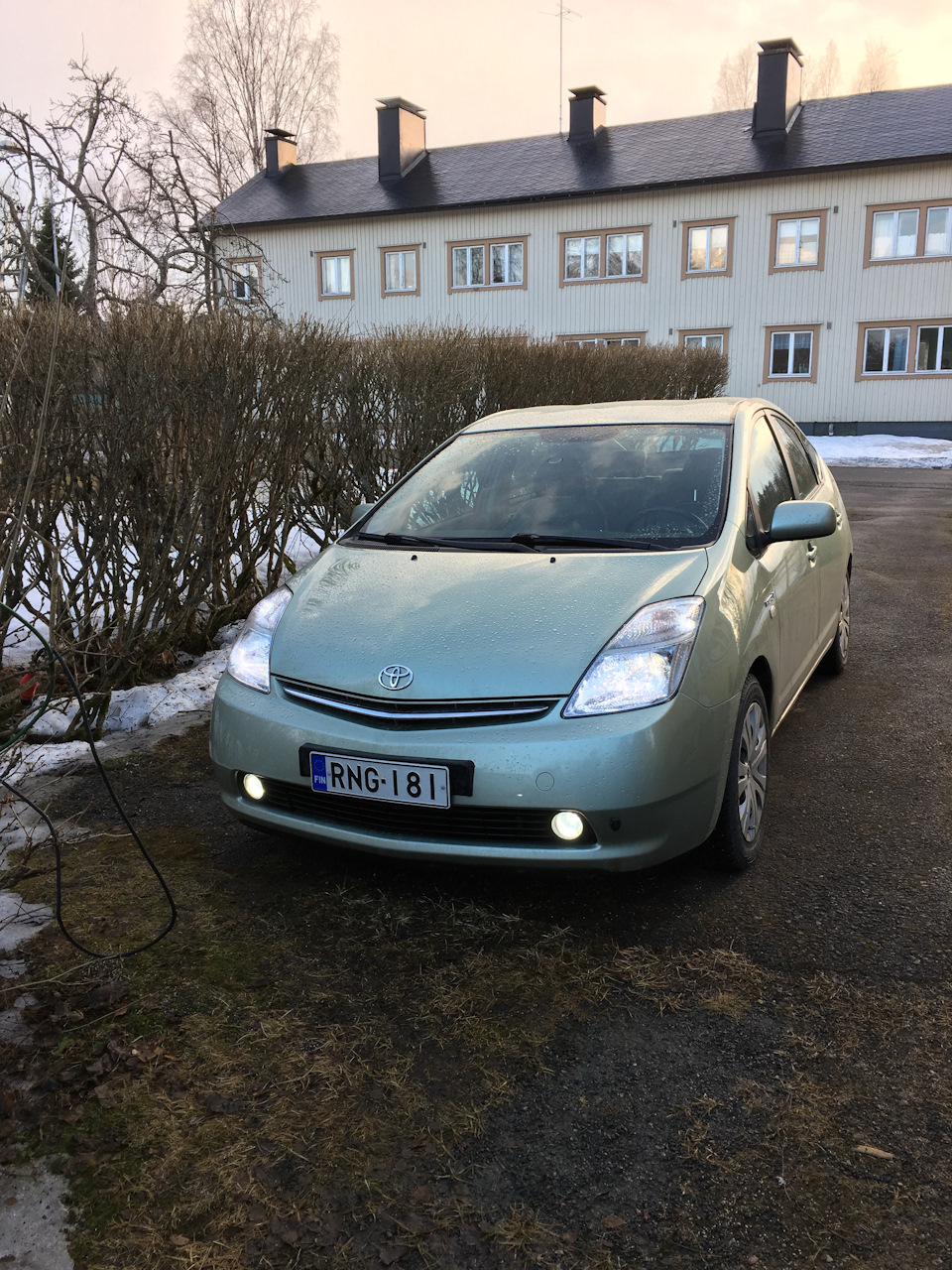 Замена ламп в противотуманках на светодиодные — Toyota Prius (20), 1,5 ...