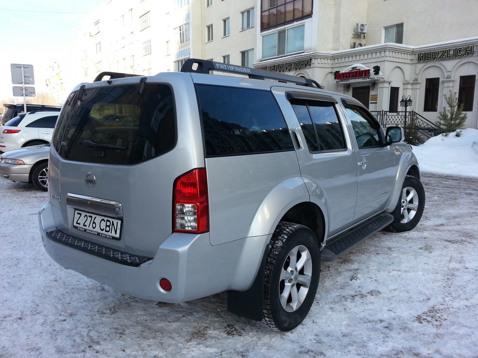 Ниссан патфайндер 3 бензин. Nissan Pathfinder гос номер 999 Самара. Nissan Pathfinder 3g тюнинг.